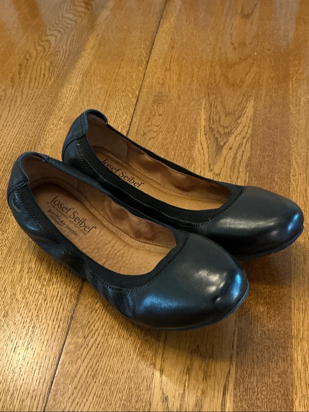 Woman’s Joseph Seibel black ballet flats. Size 39. Leather uppers. Barely worn!
